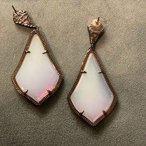 Kendra Scott opal it’s earrings